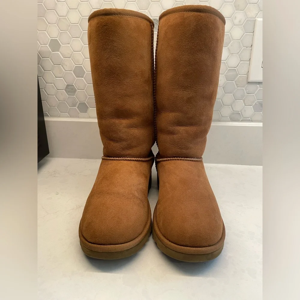 UGG Australia Chestnut Brown Suede Classic‎ Tall Boots Kids 4 youth
